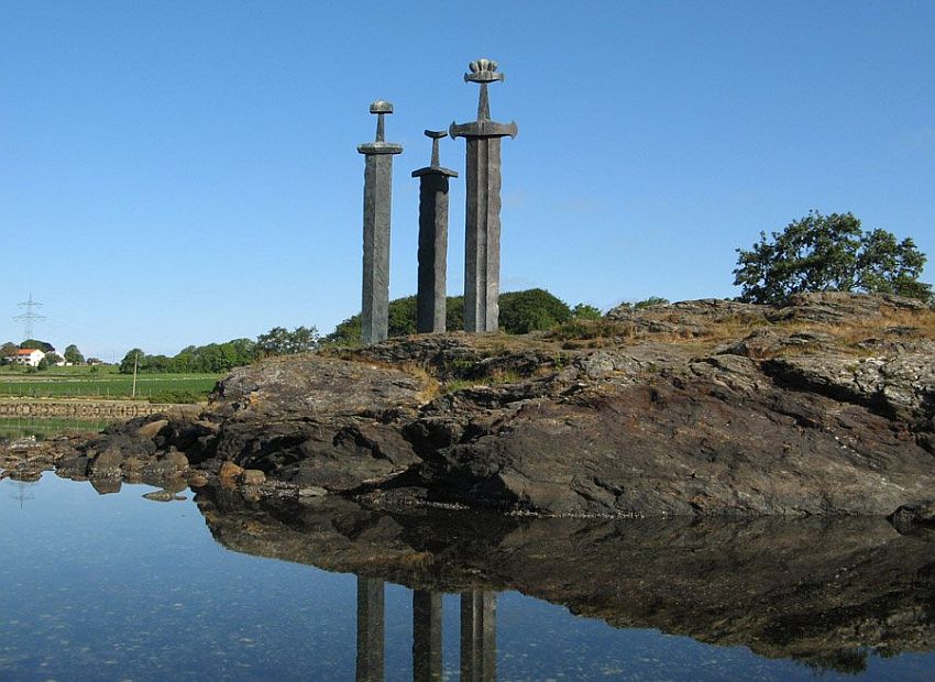  Памятник Мечи в камне (Sverd i fjell) в Норвегии 