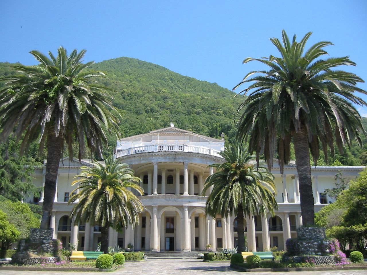 Что посмотреть в Абхазии: туристы высказались за и против отдыха в непризнанной республике