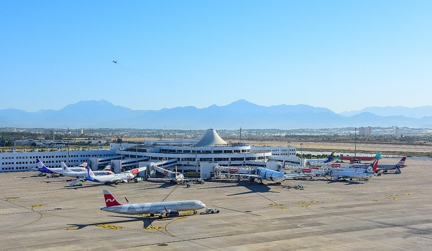 Задержки рейсов Turkish Airlines продолжаются: туристам нужно отслеживать время вылета
