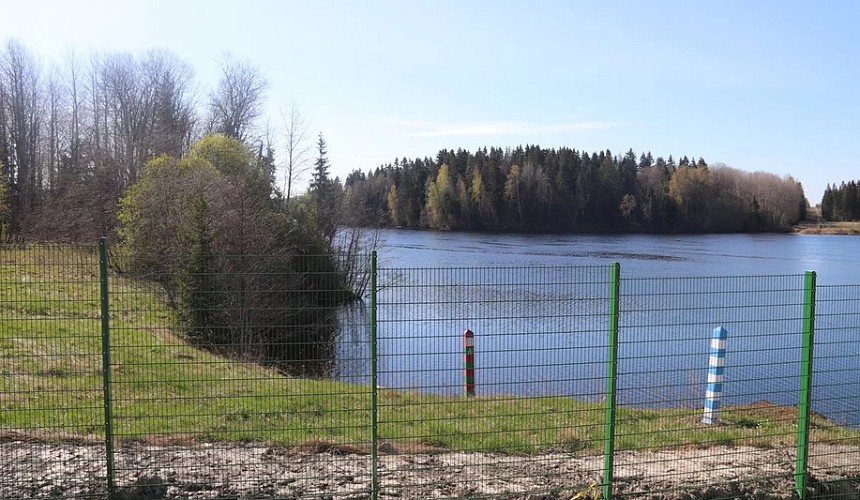 На границе в Финляндией продолжат строить забор
