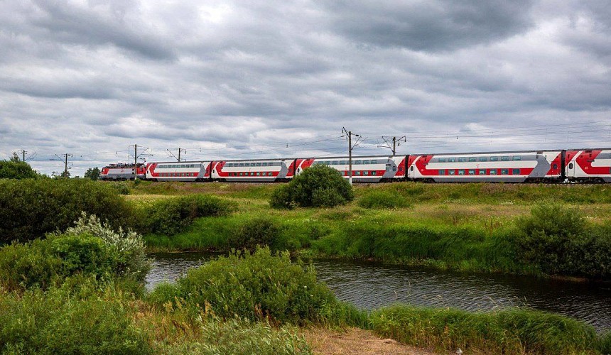 Билеты на поезд в Анапу в двухэтажные составы могут купить туристы из Санкт-Петербурга